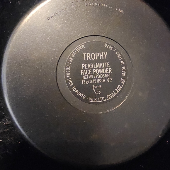 MAC PEARLMATTE FACE POWDER IT'S A STRIKE LIMITED EDITION COLLECTION, TROPHY, NWT - Picture 4 of 4